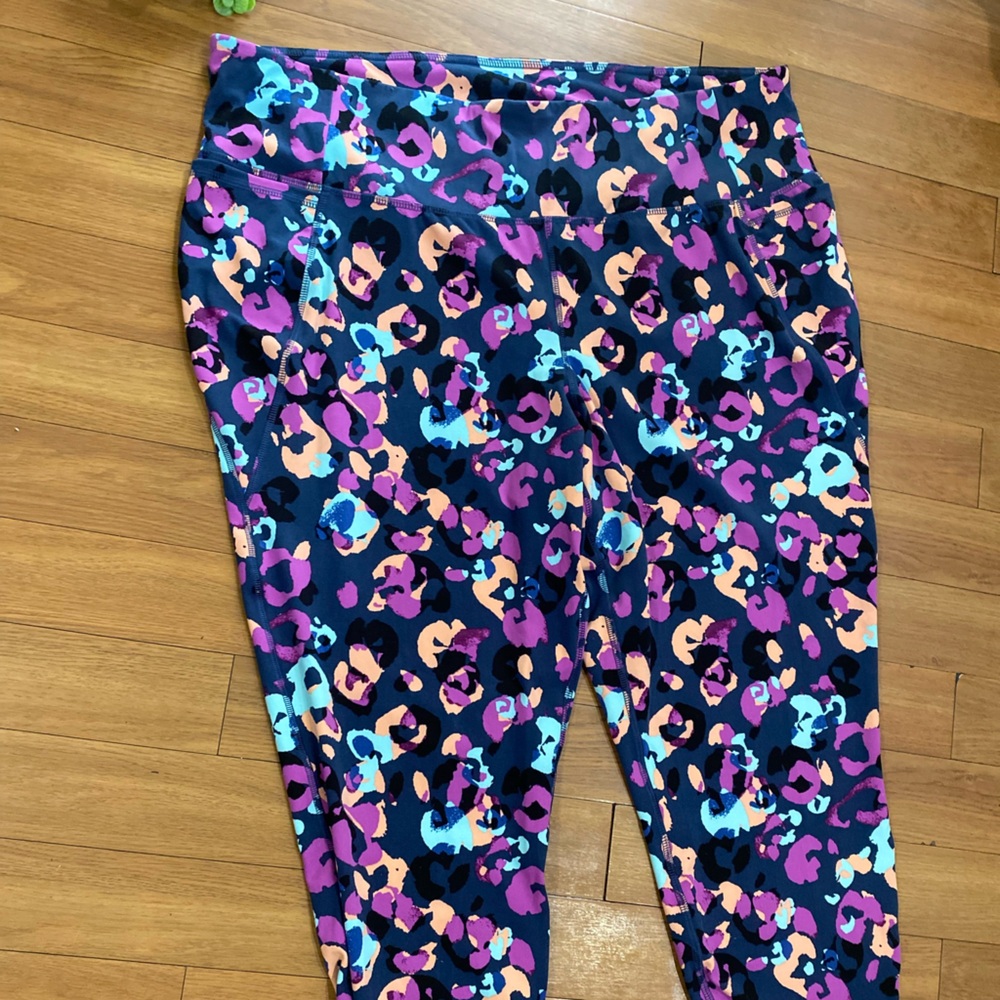 Livi Active leopard legging size 26/28 - Picture 2 of 5